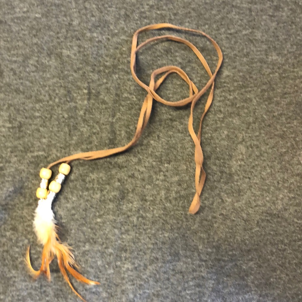 Leather belt w feathers